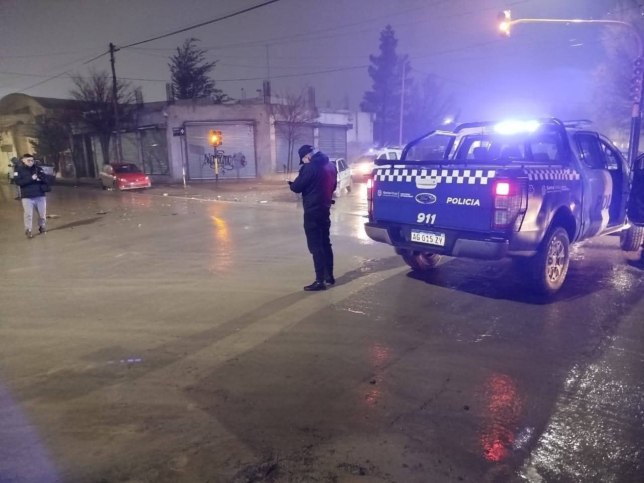  La Policía de Santa Cruz intervino de inmediato para asistir a los heridos y organizar el tránsito.