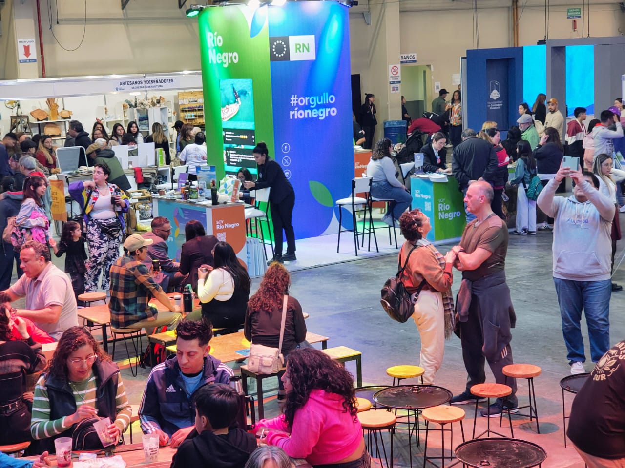  Gran concurrencia de público al evento de promoción turística. FOTO: JORGE BILBAO/LA OPINIÓN AUSTRAL