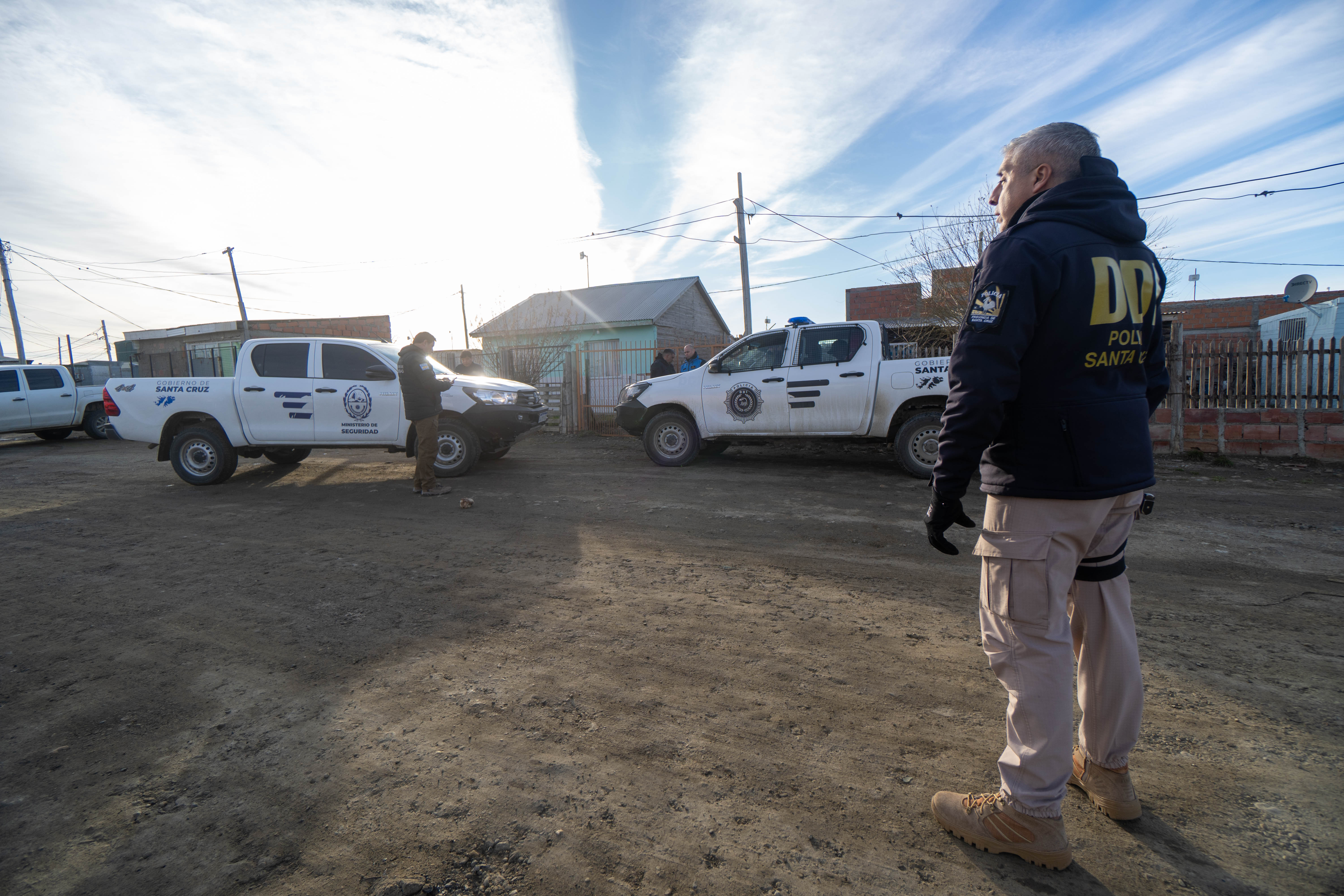  Poblete supervisando uno de los procedimientos. FOTO: LEANDRO FRANCO/ LA OPINIÓN AUSTRAL