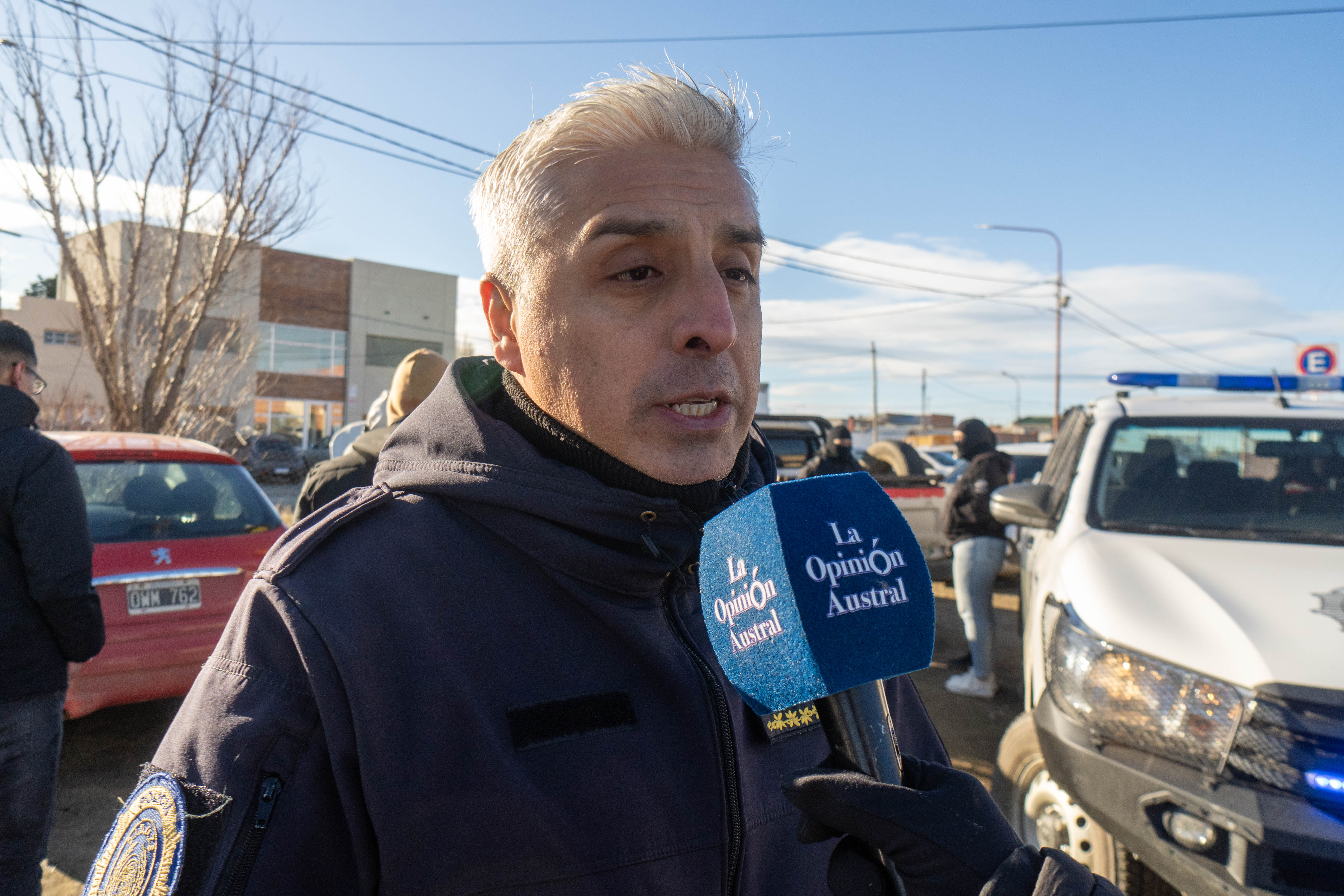  El comisario mayor, Luis Poblete hablando con La Opinión Austral. (FOTO: LEANDRO FRANCO/ LA OPINIÓN AUSTRAL)