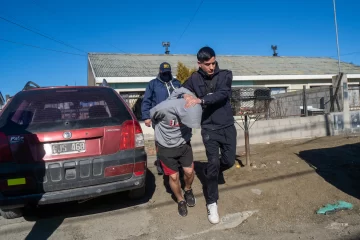 Dos jóvenes detenidos y una CPU secuestrada tras el robo que se registró en el Tribunal de Cuentas Dos jóvenes detenidos y una CPU secuestrada tras el robo que se registró en el Tribunal de Cuentas