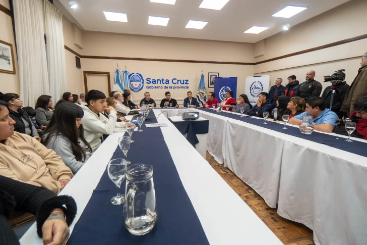 El encuentro fue en Casa de Gobierno y estuvo encabezado por el gobernador Vidal. FOTO: LEANDRO FRANCO/ LA OPINIÓN AUSTRAL