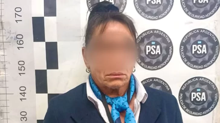 Cayó una azafata de Aerolíneas Argentinas por contrabandear relojes, celulares y joyas