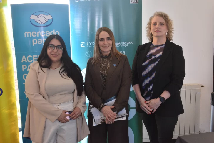  La ministra de la Producción, Comercio e Industria, Nadia Ricci y la ministra Secretaría General de la Gobernación, Cecilia Borselli.