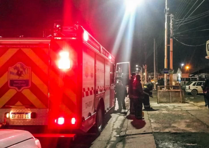 Un calefactor de una rotisería estaba quemando mal y una persona debió ser llevada al hospital