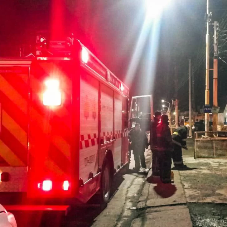 Un calefactor de una rotisería estaba quemando mal y una persona debió ser llevada al hospital Un calefactor de una rotisería estaba quemando mal y una persona debió ser llevada al hospital