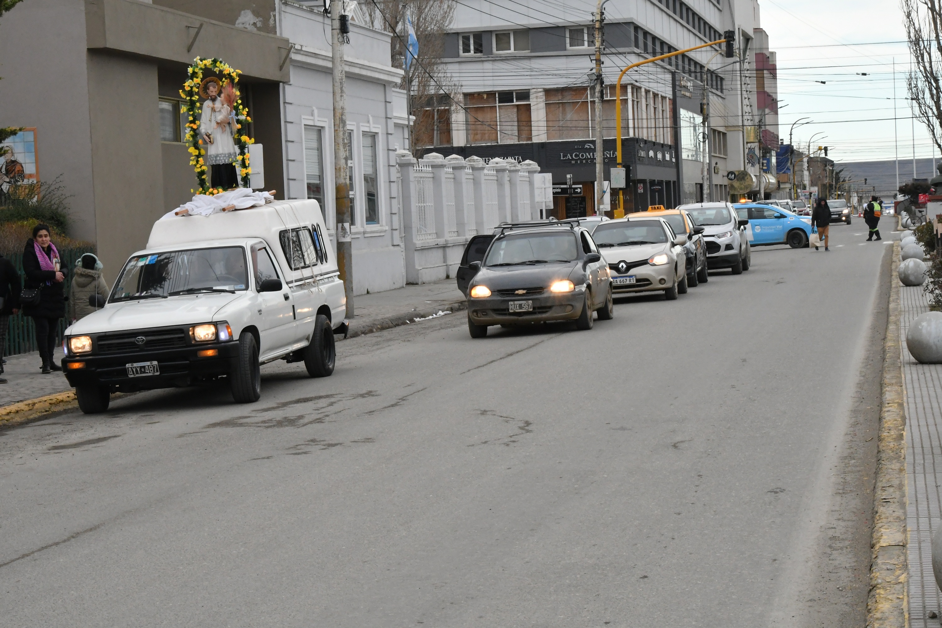  La caravana inició su recorrido en la Catedral 