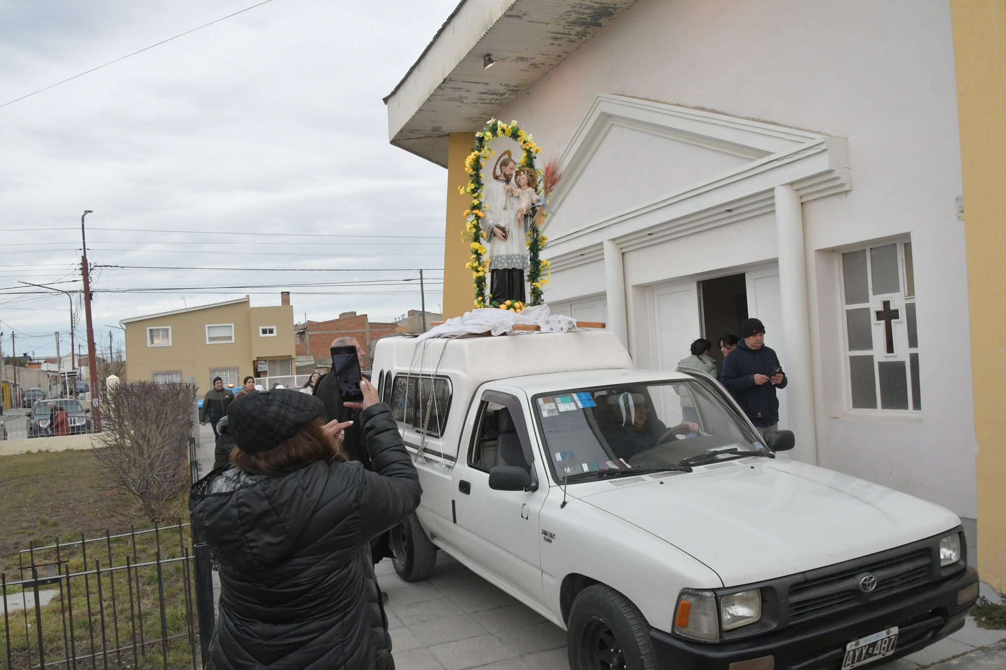  El recorrido de la caravana concluyó en el Santuario San Cayetano. Foto: José Silva/La Opinión Austral