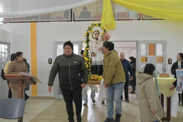 Cura Luis Hetze en San Cayetano: “A pesar de los problemas económicos, Dios no defrauda”