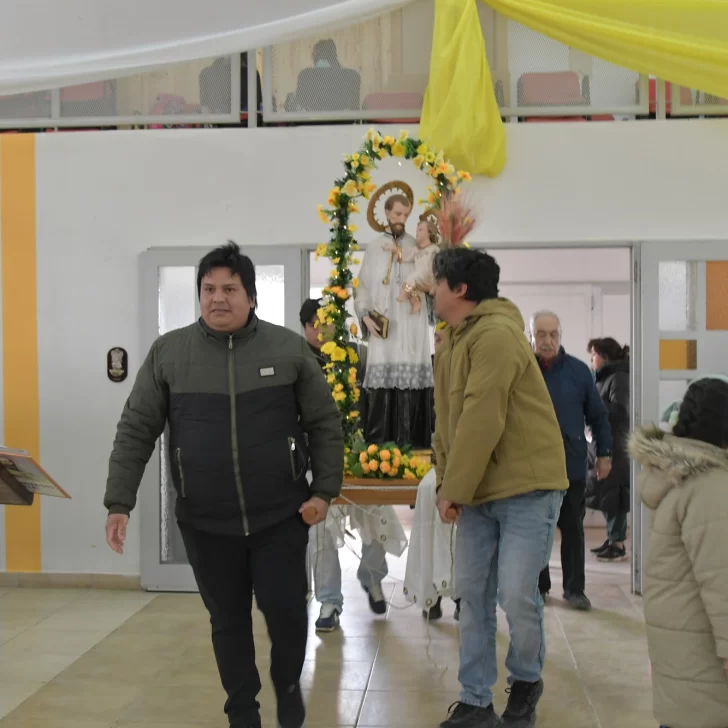 Cura Luis Hetze en San Cayetano: “A pesar de los problemas económicos, Dios no defrauda” Cura Luis Hetze en San Cayetano: “A pesar de los problemas económicos, Dios no defrauda”