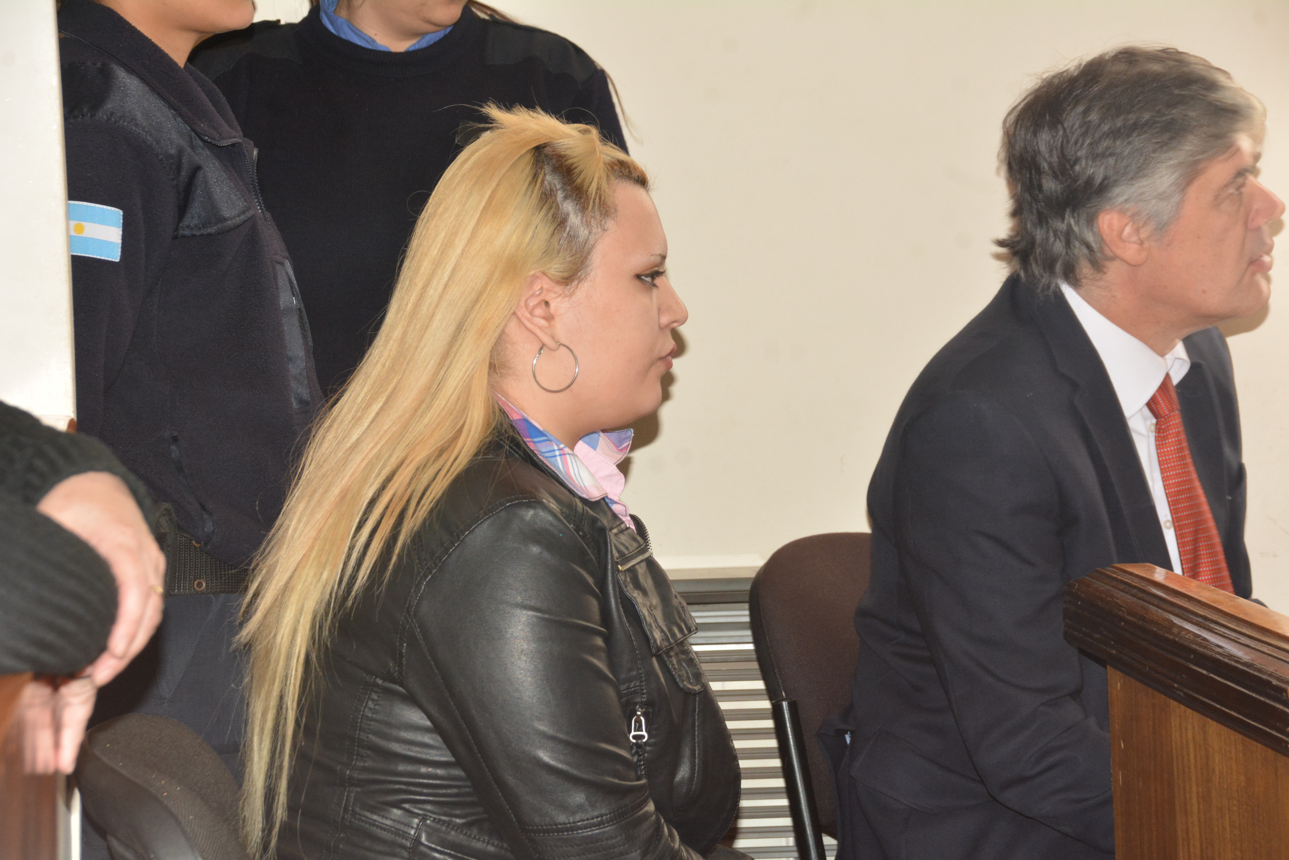  Karla Orellano en el juicio por el asesinato a su hija, Abigail Tortello. FOTO: ARCHIVO LA OPINIÓN AUSTRAL.