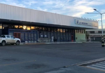 Atraparon a una “mechera” que intentaba robar ropa de un supermercado Atraparon a una “mechera” que intentaba robar ropa de un supermercado