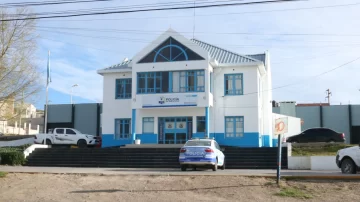 Llegó ebrio a la casa, le pegó a la madre de 52 años, insultó a personal de la Policía y fue detenido