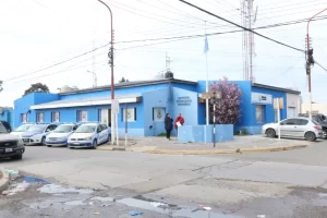 Caleta Olivia: le exigieron 10 mil dólares con un arma y luego le robaron frente a una comisaría