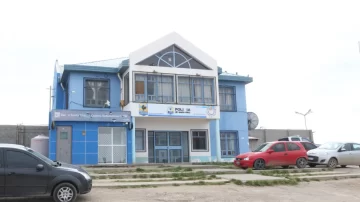 Ladrones robaron una puerta de hierro y causan daños en una obra en construcción de Caleta Olivia