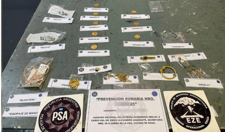 Cayó una azafata de Aerolíneas Argentinas por contrabandear relojes, celulares y joyas