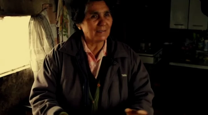  Florinda cuando era entrevistada para el documental. (FOTO: LA OPINIÓN AUSTRAL)