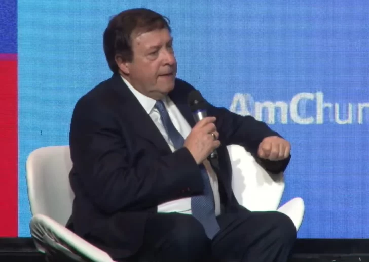  El gobernador de Río Negro, Alberto Edgardo Weretilneck, en uno de los paneles en el Hotel Alvear.