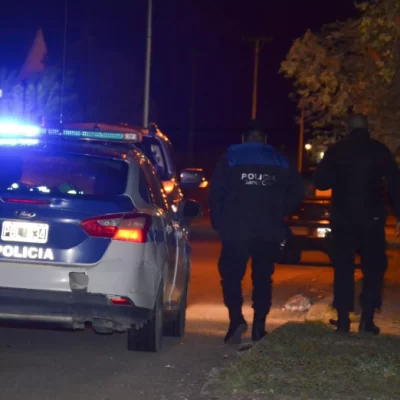 Secuestraron, golpearon y le robaron a un hombre en Pico Truncado: logró escapar y pedir ayuda