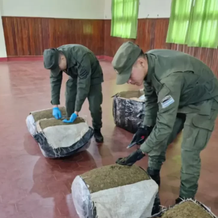 Secuestraron casi 105 kilos de marihuana que tenían como destino final a la provincia de Santa Cruz Secuestraron casi 105 kilos de marihuana que tenían como destino final a la provincia de Santa Cruz