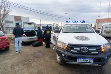 El presunto dealer detenido en el Juzgado de Faltas quiso descartar más droga en la Comisaría El presunto dealer detenido en el Juzgado de Faltas quiso descartar más droga en la Comisaría