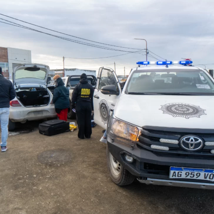 El presunto dealer detenido en el Juzgado de Faltas quiso descartar más droga en la Comisaría El presunto dealer detenido en el Juzgado de Faltas quiso descartar más droga en la Comisaría