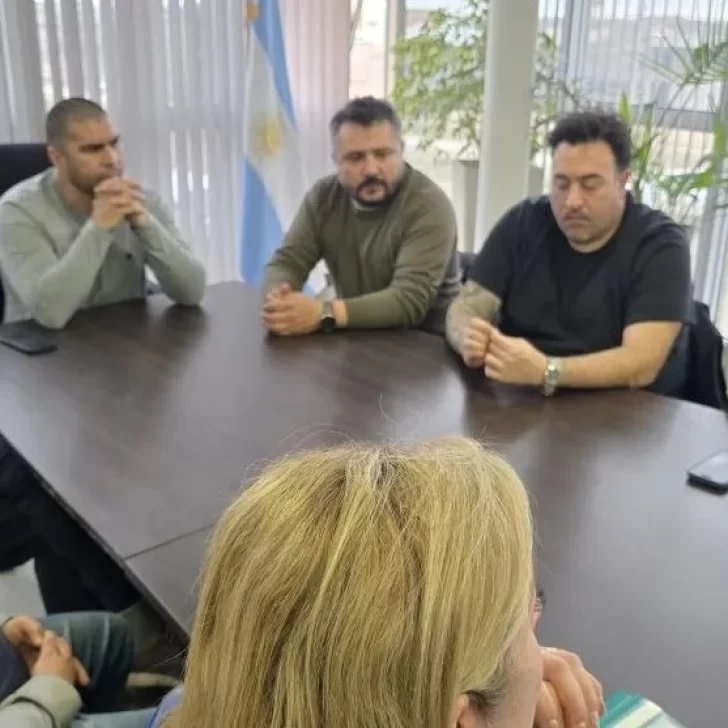 Intendentes y gremios exigen que el empleo sea exclusivo para santacruceños Intendentes y gremios exigen que el empleo sea exclusivo para santacruceños