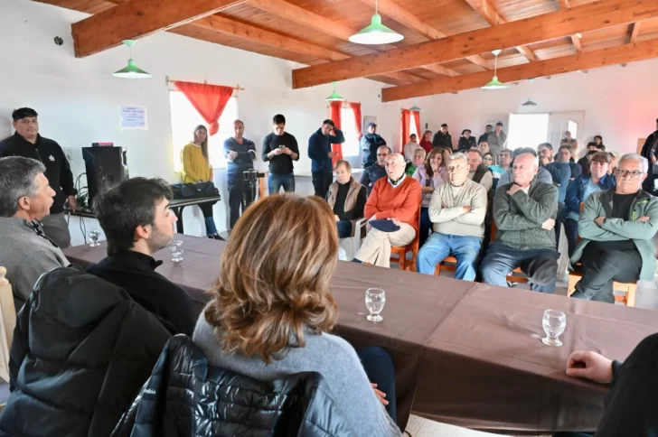  La recorrida del Gobernador se enmarcó en la agenda que la Provincia lleva adelante para el fortalecimiento de las políticas sociales.