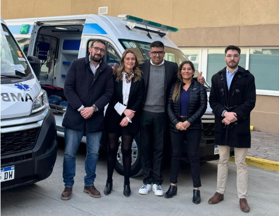  Junto a Jairo Guzmán participaron la presidenta del hospital, Yamila Gentile, Luis Giménez, Natalia Moreno (consejera nacional) y Giovany Albea, jefe de Vialidad Nacional.