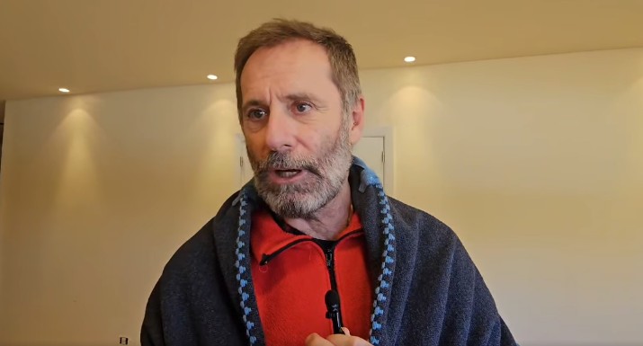 Juan Carlos Molina aclaró que el Obispo le dijo: “Te doy permiso mientras dure la campaña”