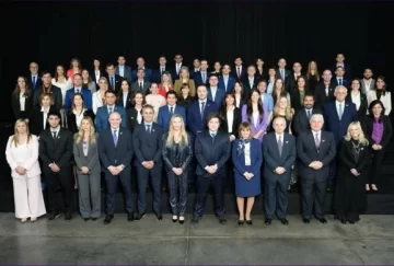 Jairo Guzmán con Karina y Javier Milei en la foto de candidatos de La Libertad Avanza de todo el país