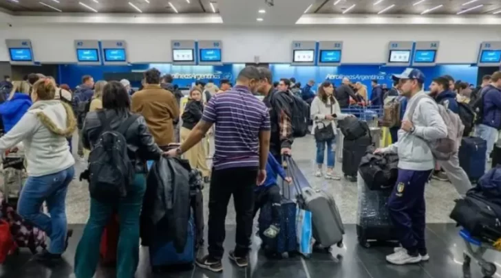 Aerolíneas Argentinas cancelará 46 vuelos este domingo por paro de controladores: Qué vuelos se verán afectados y horarios de la semana