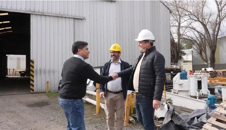  La visita del gobernador Claudio Vidal a la empresa Berandebi, que construye la planta de alimento balanceado.
