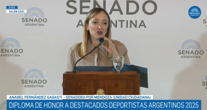 La senadora Anabel Fernández Sagasti, presidenta de la comisión de Deportes, condujo el evento.