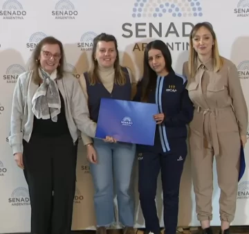 Orgullo de Santa Cruz: Abril Ortega fue distinguida en el Senado de la Nación Orgullo de Santa Cruz: Abril Ortega fue distinguida en el Senado de la Nación