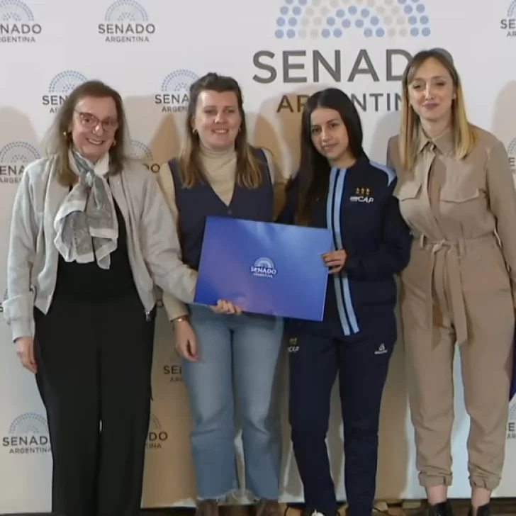 Orgullo de Santa Cruz: Abril Ortega fue distinguida en el Senado de la Nación Orgullo de Santa Cruz: Abril Ortega fue distinguida en el Senado de la Nación