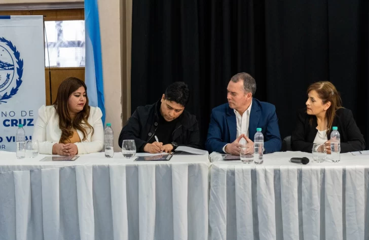  De izquierda a derecha: Luisa Cárdenas, el gobernador Claudio Vidal, Daniel Álvarez e Iris Rasgido.