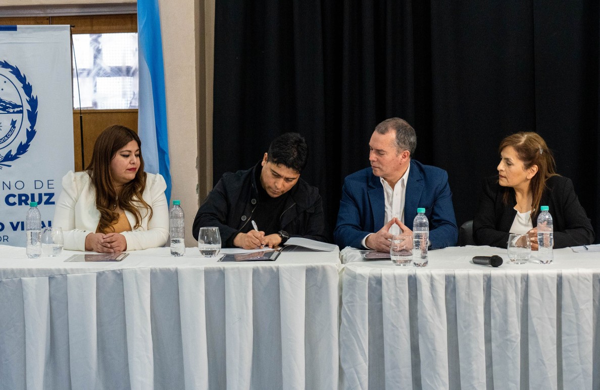  De izquierda a derecha: Luisa Cárdenas, el gobernador Claudio Vidal, Daniel Álvarez e Iris Rasgido.