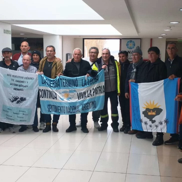 Después de 43 años, 12 veteranos de guerra regresan a Malvinas Después de 43 años, 12 veteranos de guerra regresan a Malvinas
