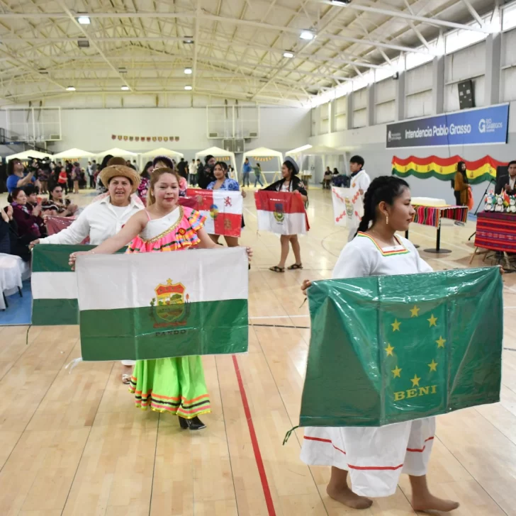 Residentes bolivianos celebraron el bicentenario de la independencia Residentes bolivianos celebraron el bicentenario de la independencia
