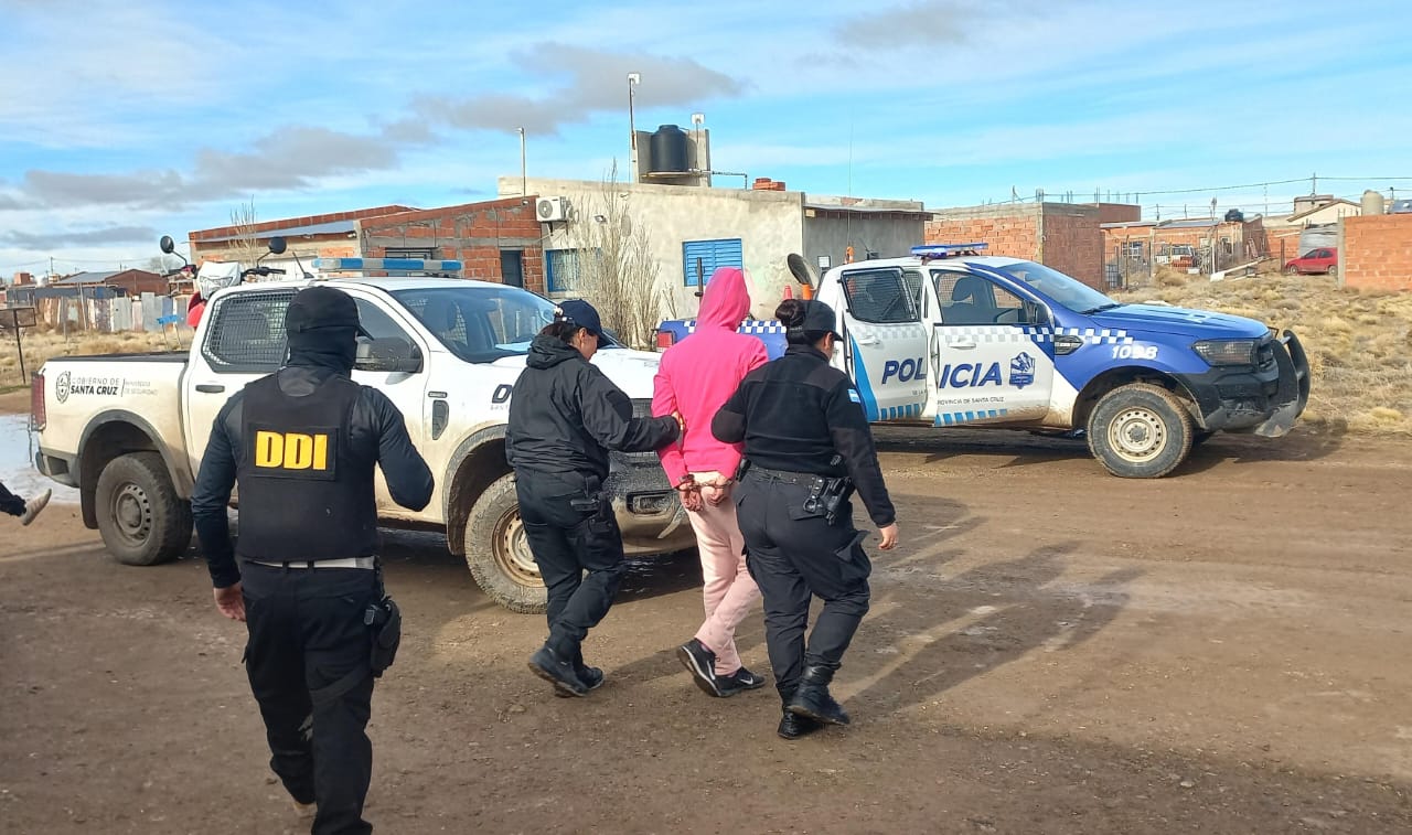  La otra persona que fue aprehendida en los domicilios lasherenses allanados. (FOTO: POLICÍA DE SANTA CRUZ).