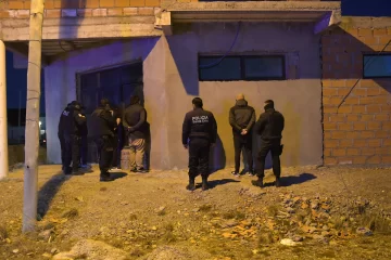 Demoraron a un preso con salidas transitorias por amenazar con un arma a un repartidor de agua en Río Gallegos Demoraron a un preso con salidas transitorias por amenazar con un arma a un repartidor de agua en Río Gallegos