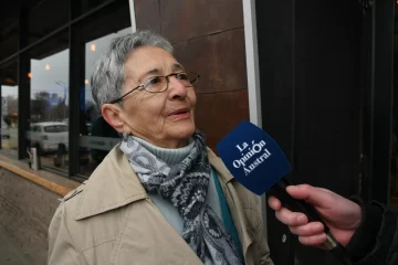 Una vecina de Río Gallegos recitó un poema sobre San Martín: “Es mi prócer preferido” Una vecina de Río Gallegos recitó un poema sobre San Martín: “Es mi prócer preferido”