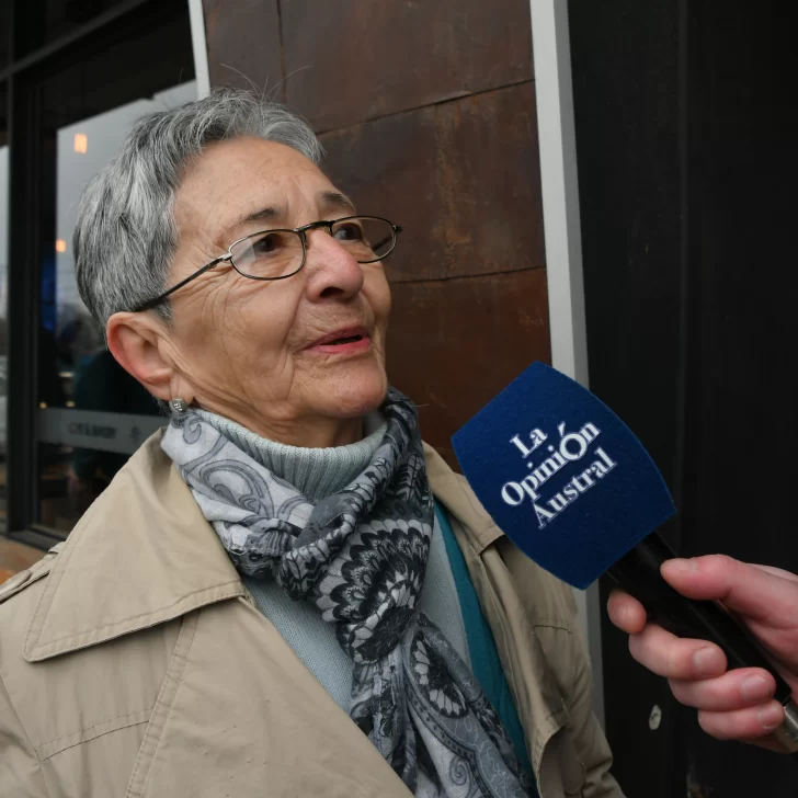 Una vecina de Río Gallegos recitó un poema sobre San Martín: “Es mi prócer preferido” Una vecina de Río Gallegos recitó un poema sobre San Martín: “Es mi prócer preferido”