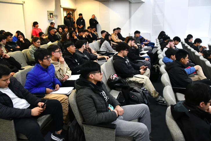  El recinto de la UTN de Río Gallegos estuvo repleto de estudiantes. (Foto: José Silva/La Opinión Austral).