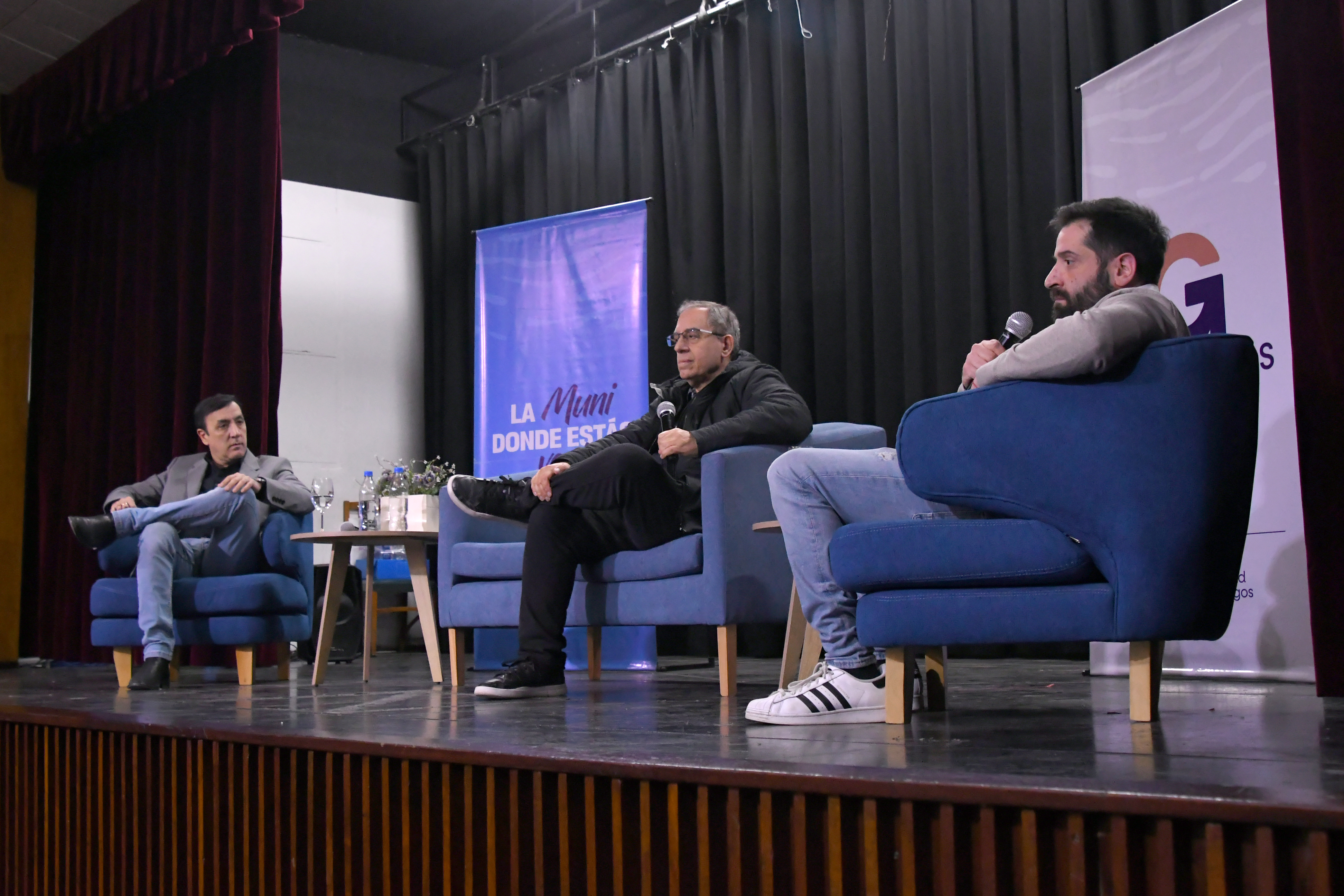  Maslatón junto al intendente Pablo Grasso y el secretario de Legal y Técnica, Gonzalo Chute. (Foto: José Silva/La Opinión Austral).