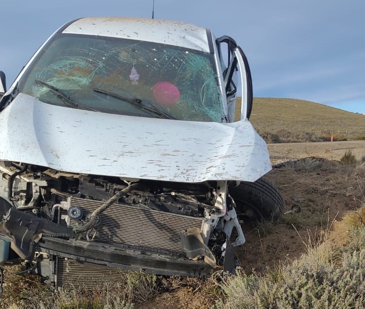 Accidente en la Ruta 3: rescataron a un conductor de Santa Cruz tras despistar