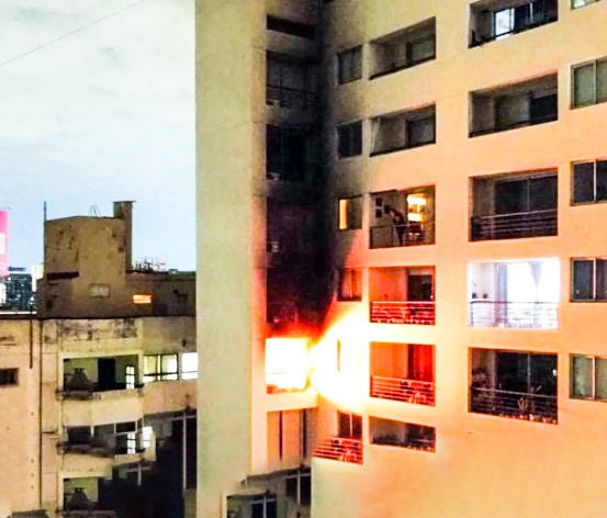 Incendio destruyó el departamento de tres estudiantes de Santa Cruz en CABA: “Nos quedamos con lo puesto”