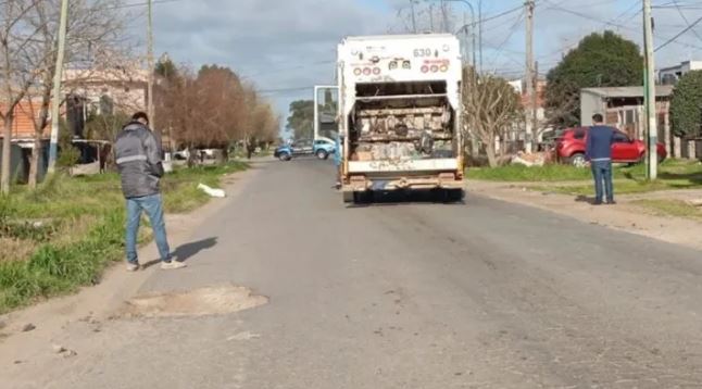 Conmoción en La Plata: camión de residuos atropelló y mató a un hombre de 83 años