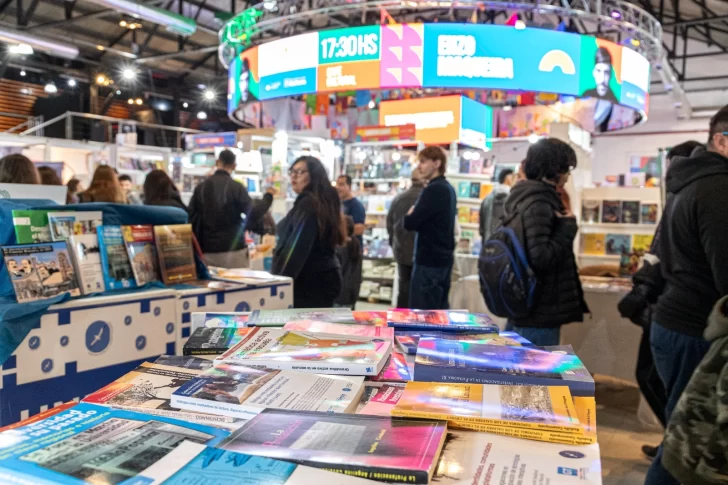 FERIA-DEL-LIBRO-DE-COMODORO-RIVADAVIA-2025-3-728x485